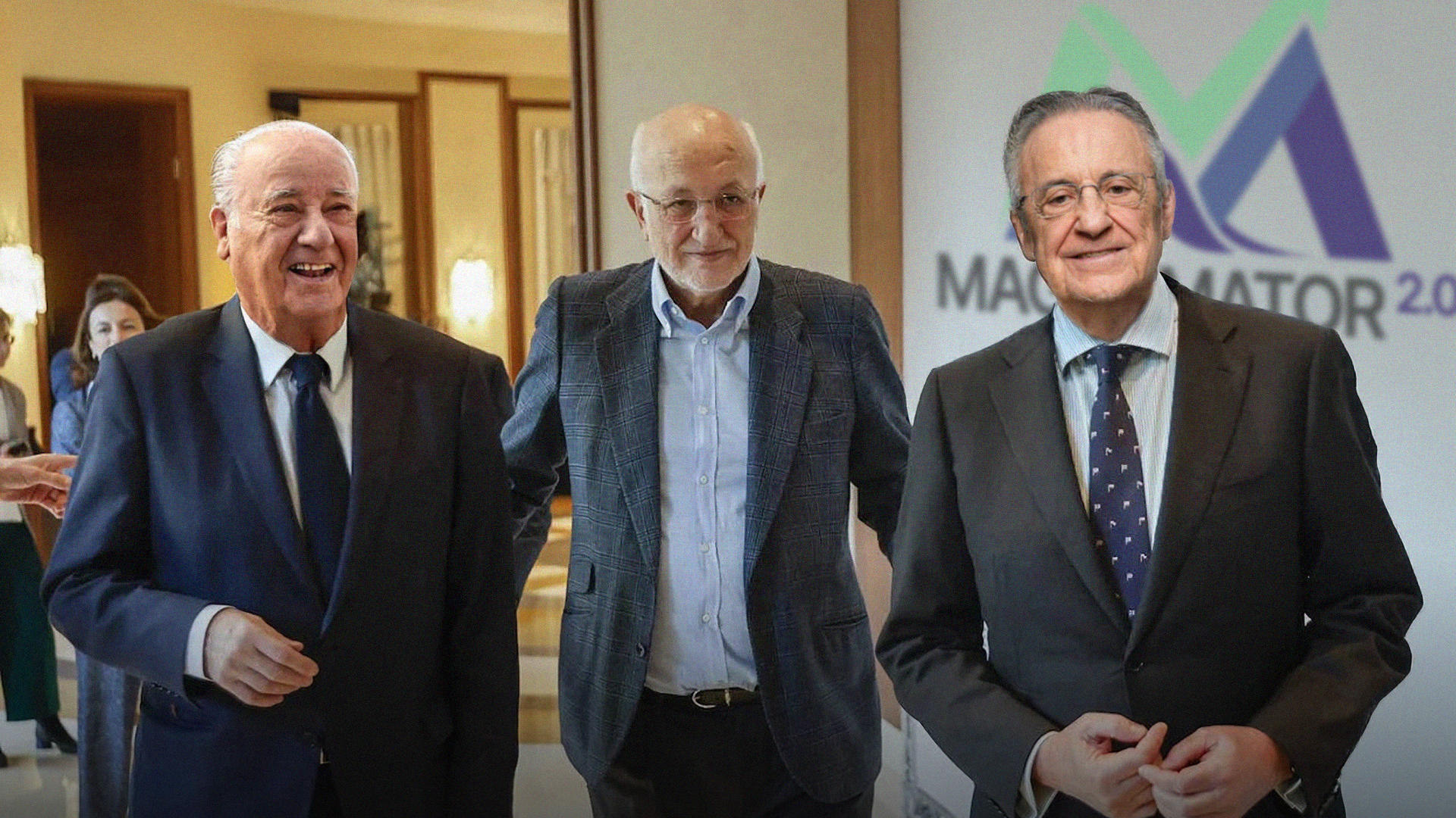 El exjugador brasileño del FC Barcelona Dani Alves, sentado en el banquillo en febrero de 2024 en Barcelona.